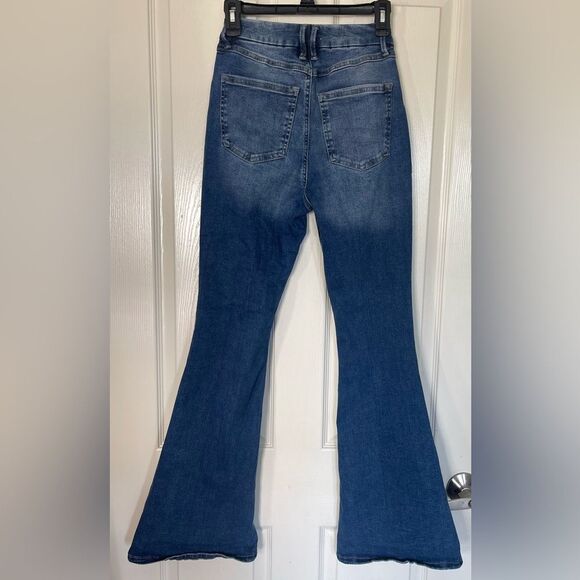 Forever 21 curved flare size 27 - Picture 2 of 4